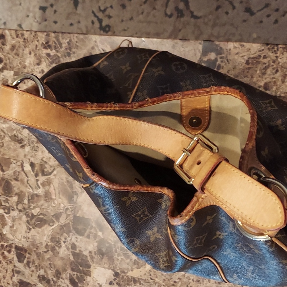 Authentic Louis Vuitton Galleria GM.  Free box and luggage tag with purchase . - Picture 6 of 9